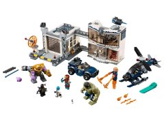 LEGO® Super Heroes 76131 Bitva o základnu Avengerů